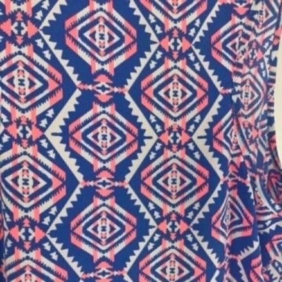 EVERLY Sleeveless Geometric Aztec Blouse Size Medium - Picture 5 of 8